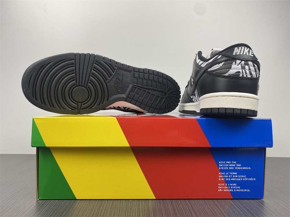 Quartersnacks x Nike SB Dunk Low Zebra DM3510-001