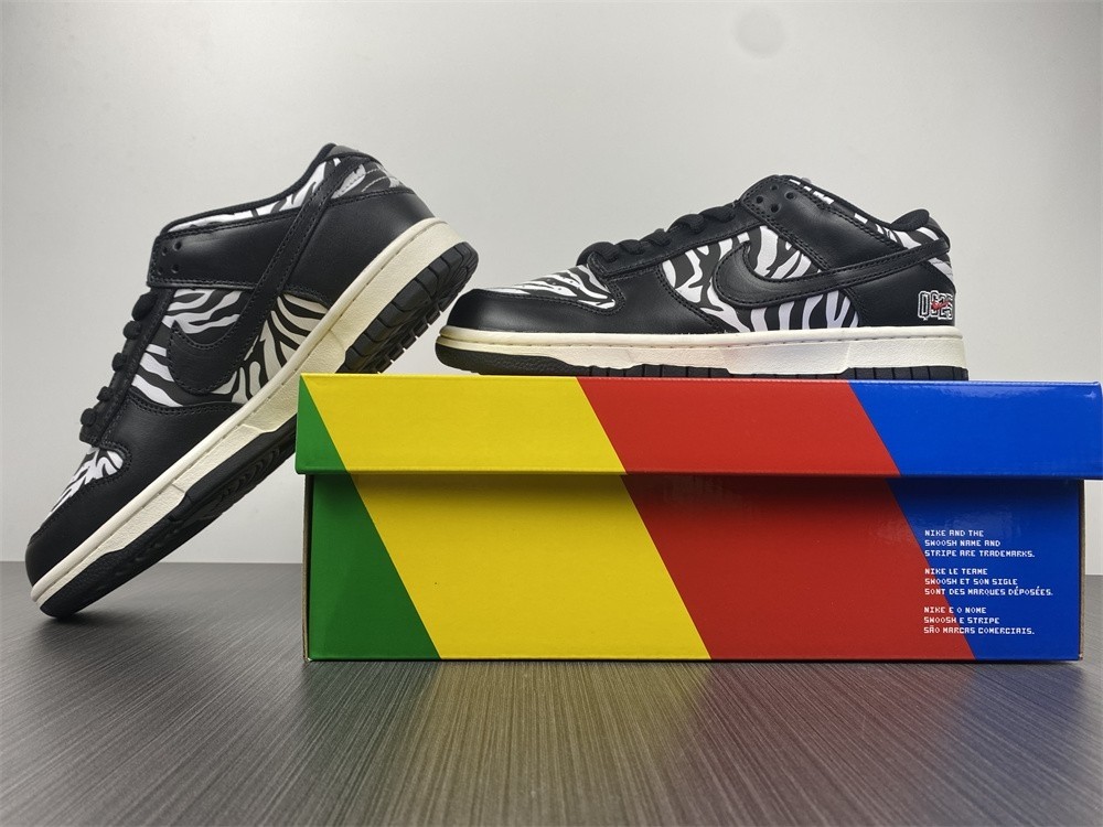 Quartersnacks x Nike SB Dunk Low Zebra DM3510-001