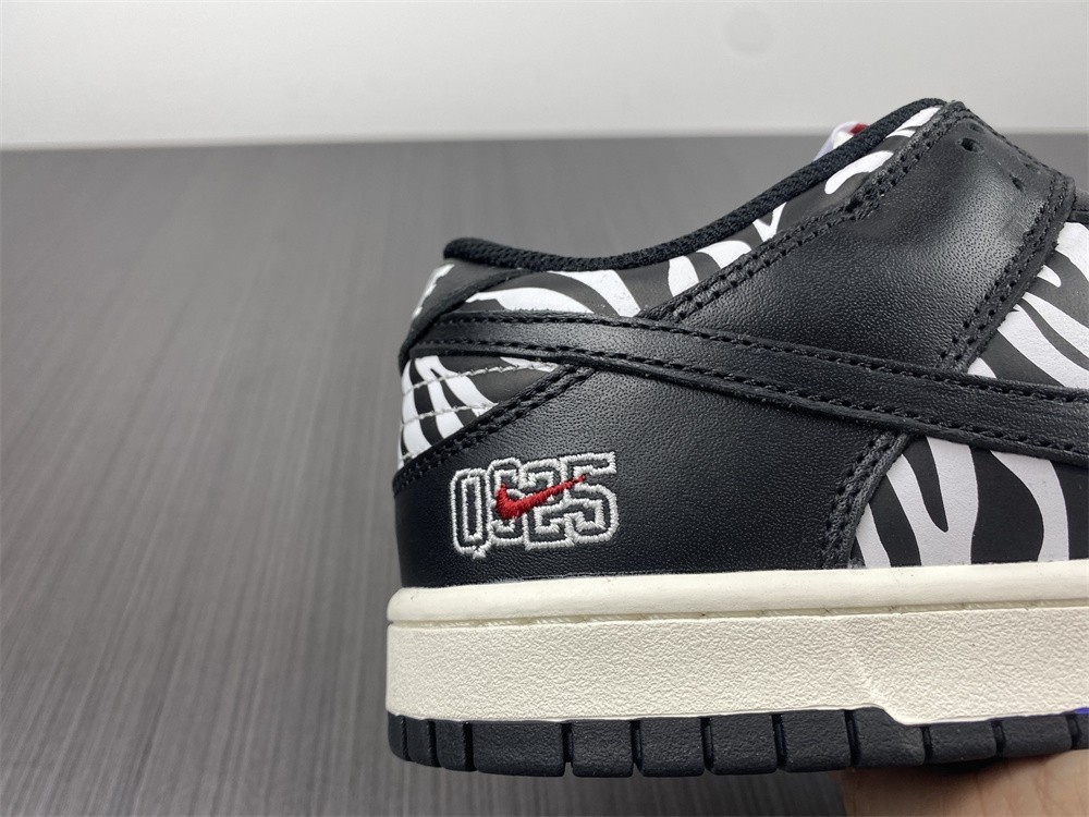 Quartersnacks x Nike SB Dunk Low Zebra DM3510-001