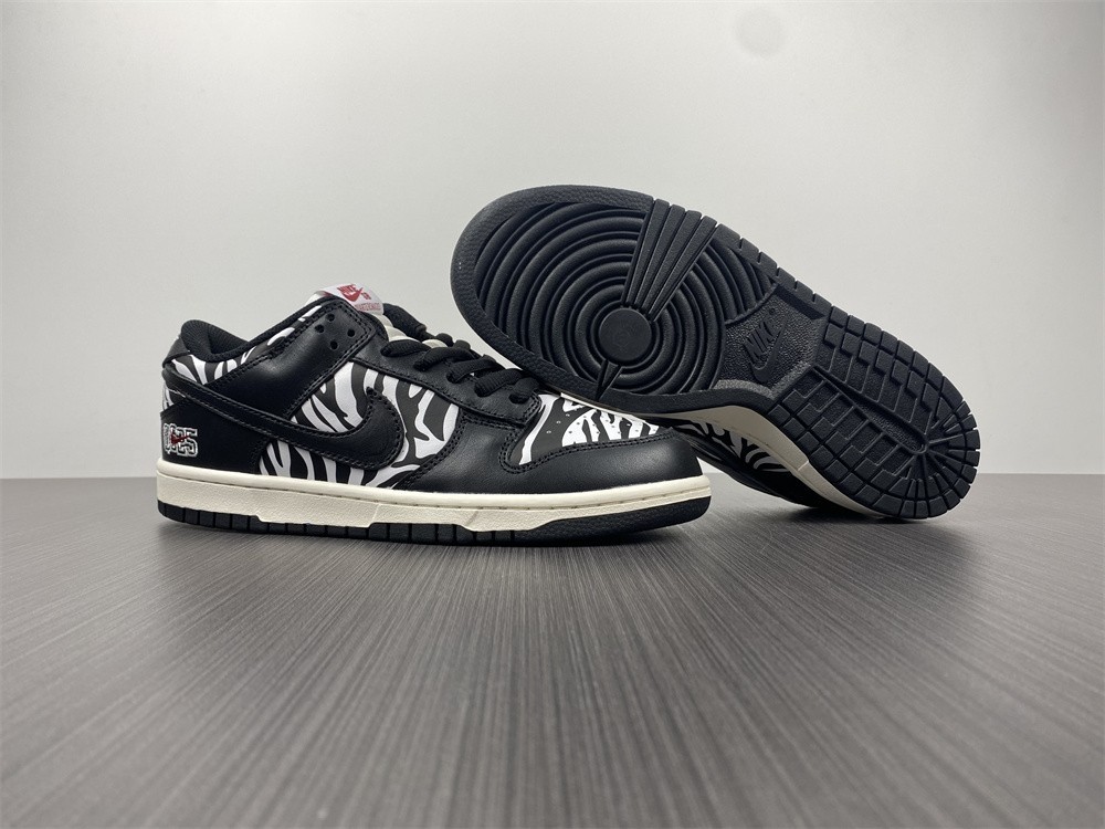 Quartersnacks x Nike SB Dunk Low Zebra DM3510-001