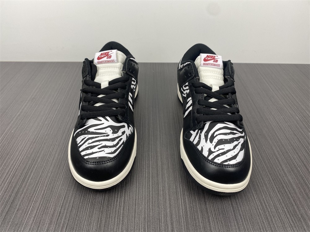 Quartersnacks x Nike SB Dunk Low Zebra DM3510-001