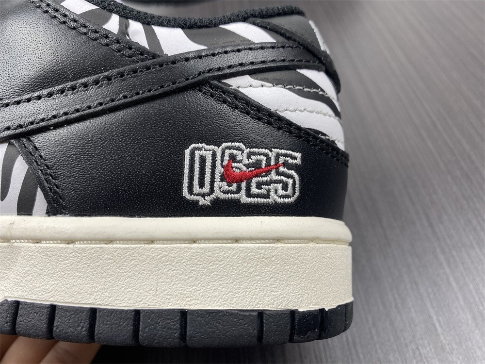 Quartersnacks x Nike SB Dunk Low Zebra DM3510-001