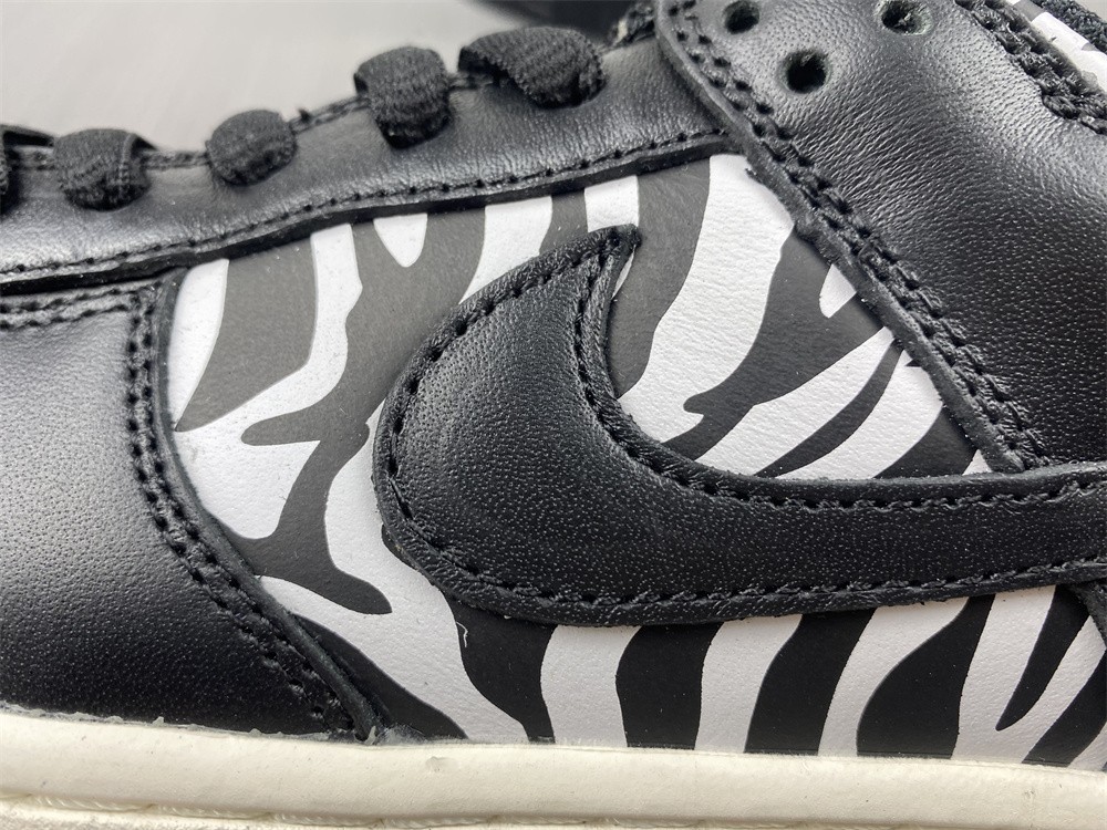 Quartersnacks x Nike SB Dunk Low Zebra DM3510-001
