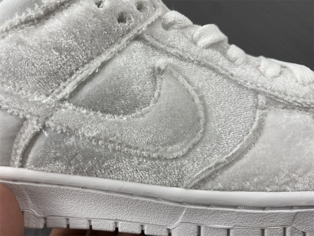 Dover Street Market Nike Dunk Low Triple White DH2686-100