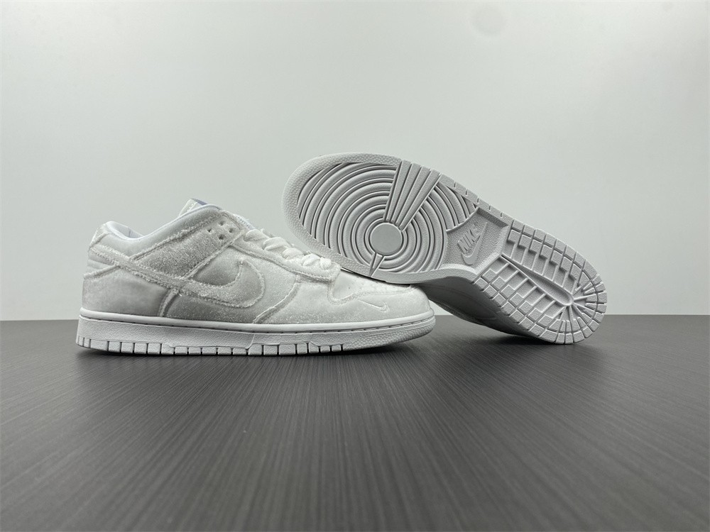 Dover Street Market Nike Dunk Low Triple White DH2686-100