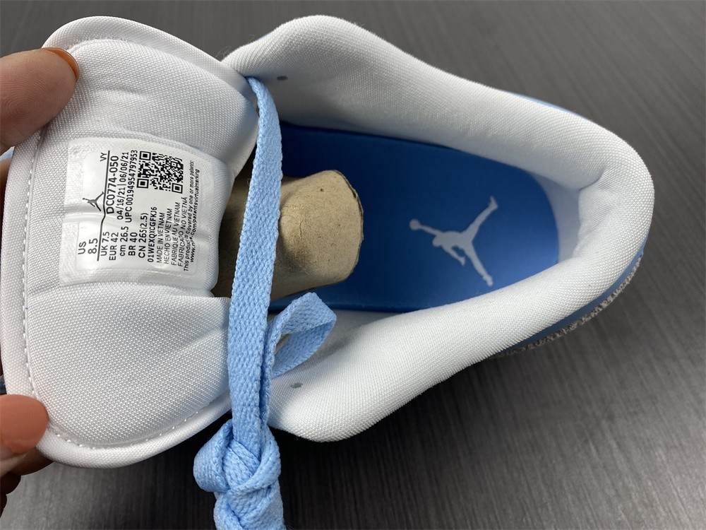 Air Jordan 1 Low University Blue WMNS DC0774-050