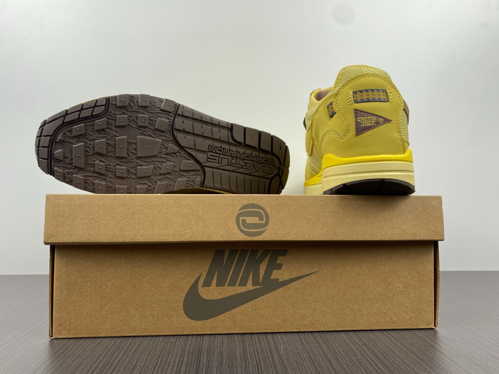 Travis Scott Nike Air Max 1 Wheat DO9392-700