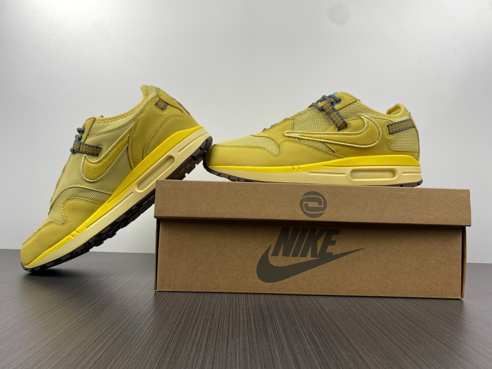 Travis Scott Nike Air Max 1 Wheat DO9392-700