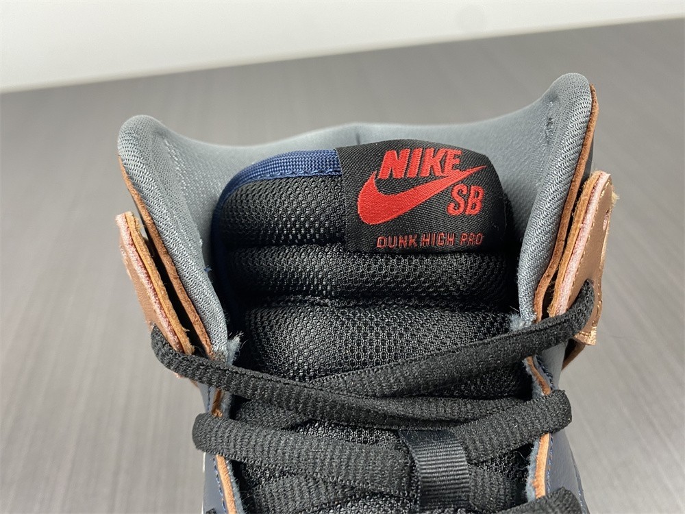 Gundam x Nike SB Dunk High "Banshee" DH7717-400