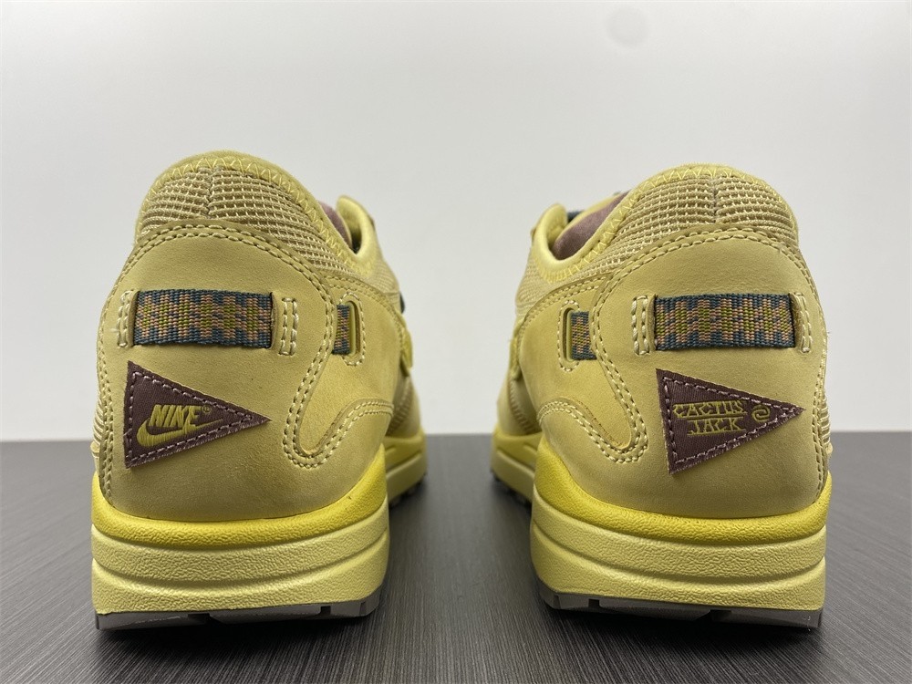 Travis Scott Nike Air Max 1 Wheat DO9392-700