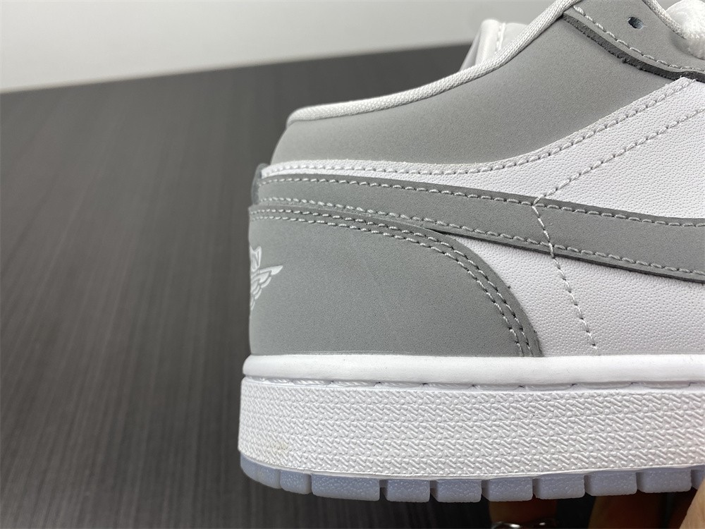 Air Jordan 1 Low Wolf Grey (W) - DC0774-105