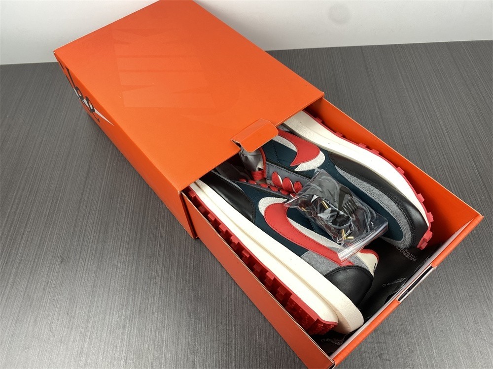 Undercover x Sacai x Nike LDWaffle 2.0 Z DJ4877-300