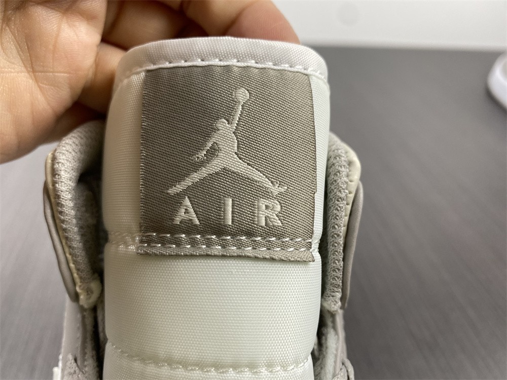 Air Jordan 1 Mid Linen - 554724-082