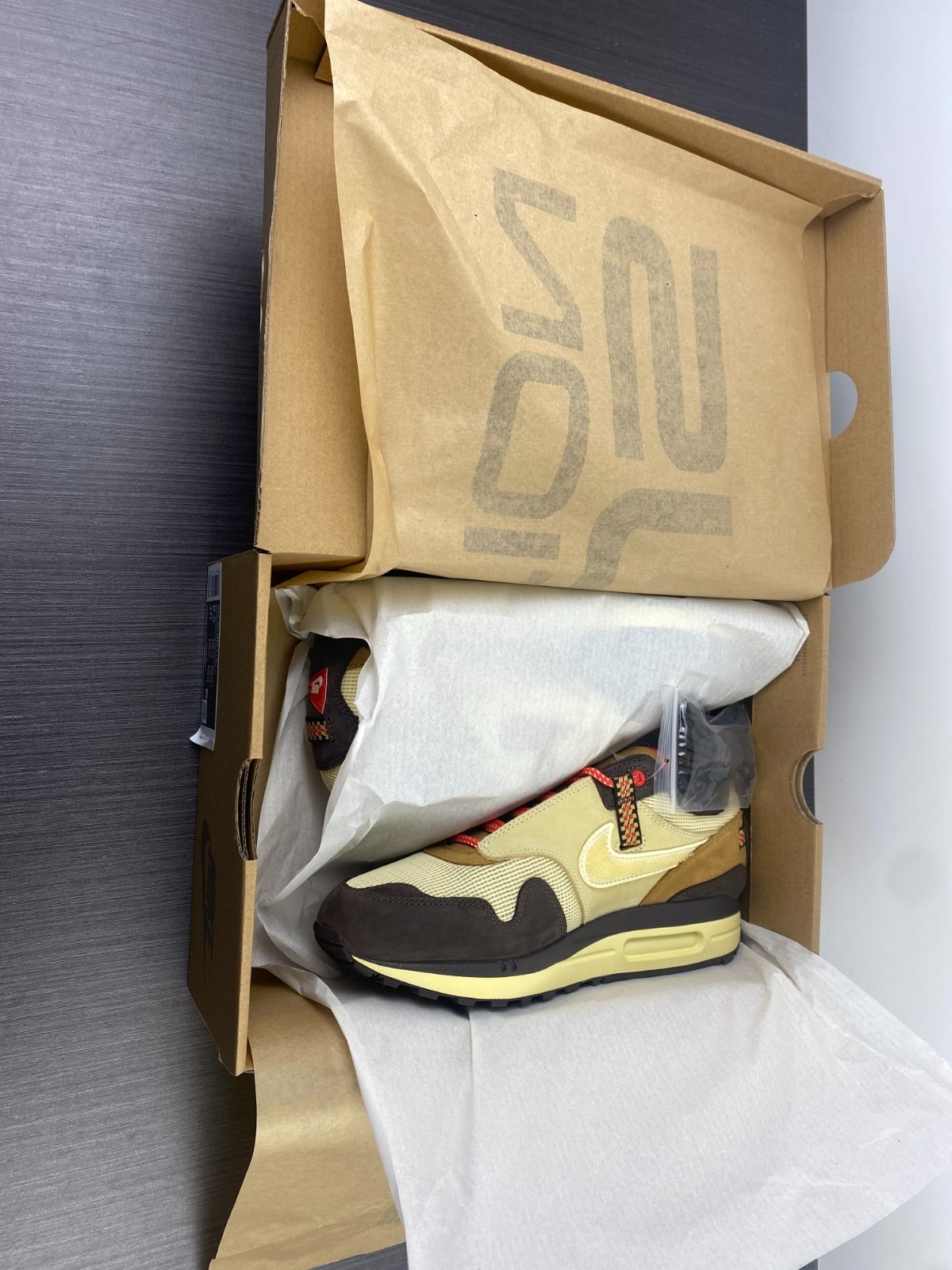Travis Scott x Air MAX1 / CJ ( 12 ) DO9392-200