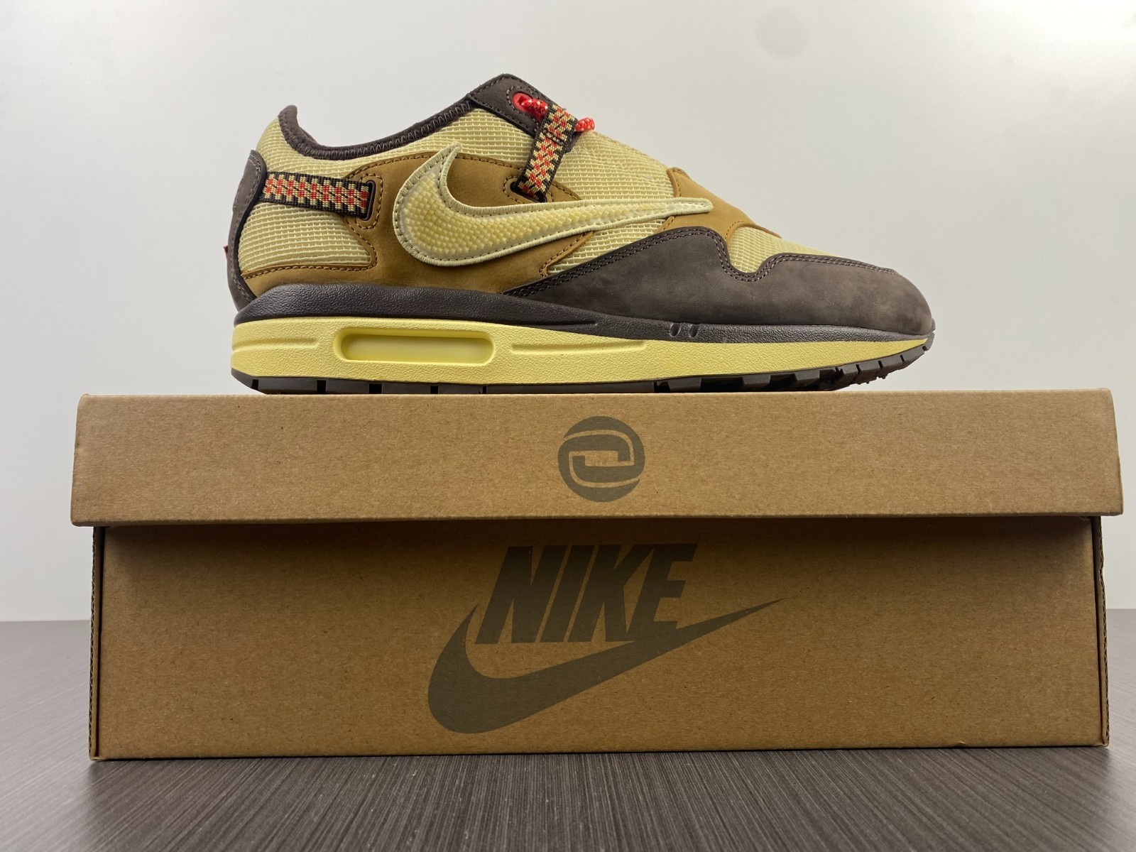Travis Scott x Air MAX1 / CJ ( 12 ) DO9392-200
