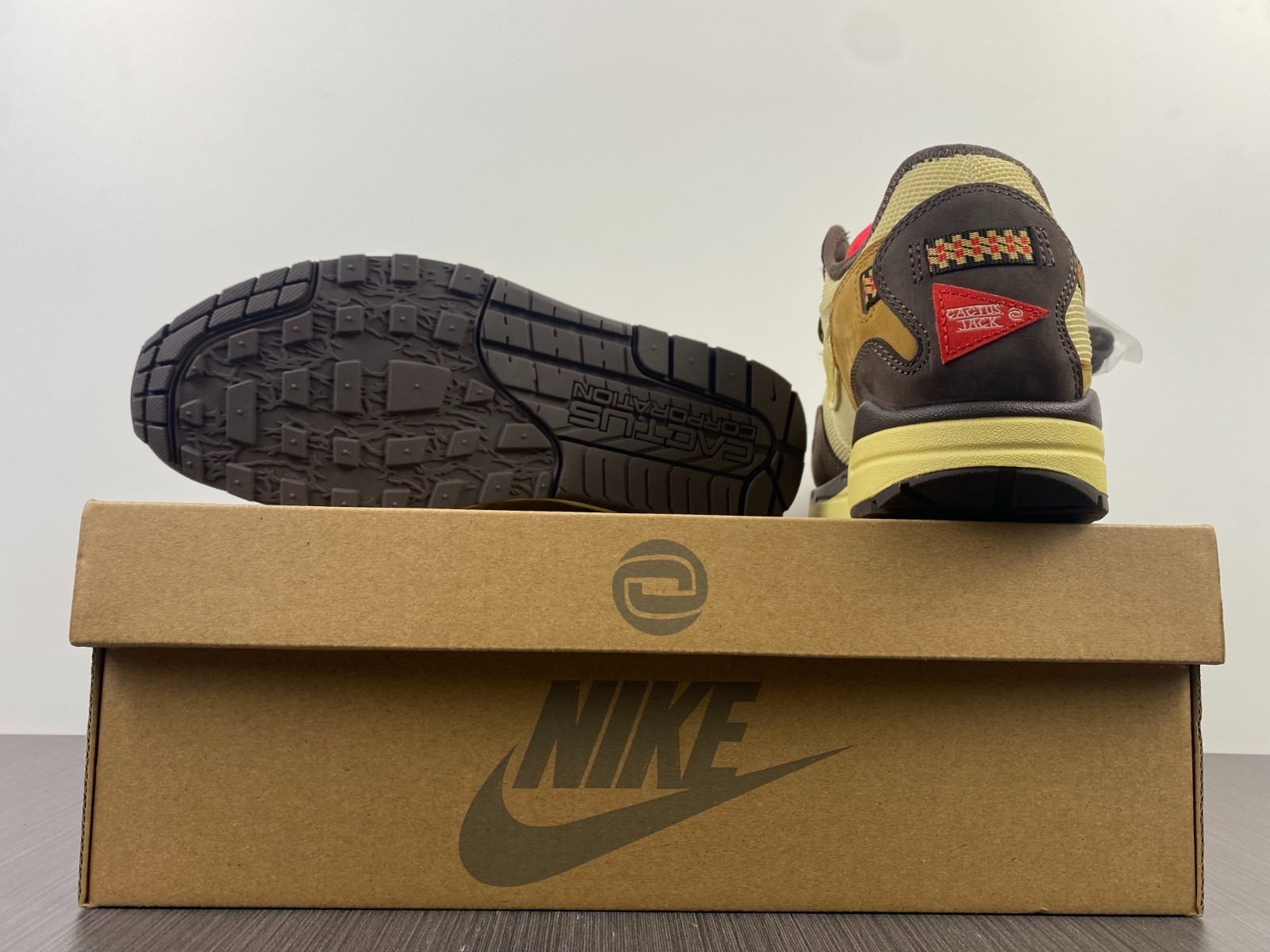 Travis Scott x Air MAX1 / CJ ( 12 ) DO9392-200