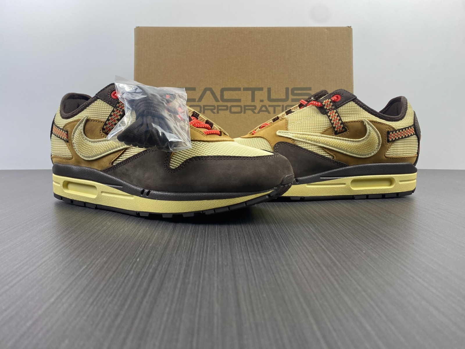 Travis Scott x Air MAX1 / CJ ( 12 ) DO9392-200