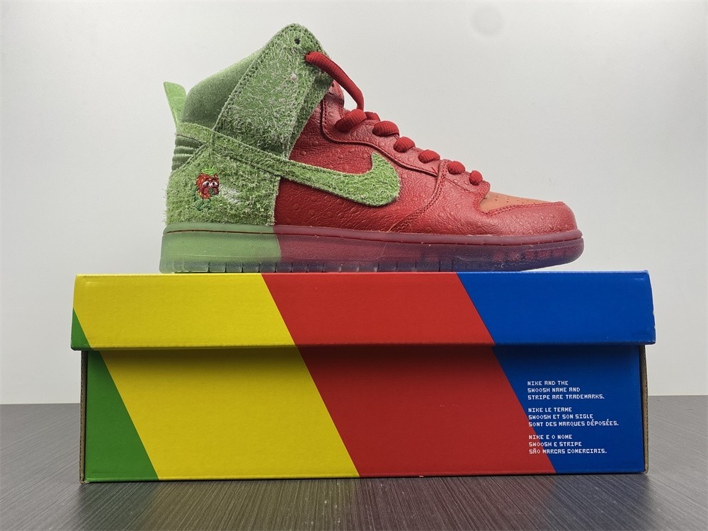 Nike SB Dunk High “Strawberry Cough" CW7093-600