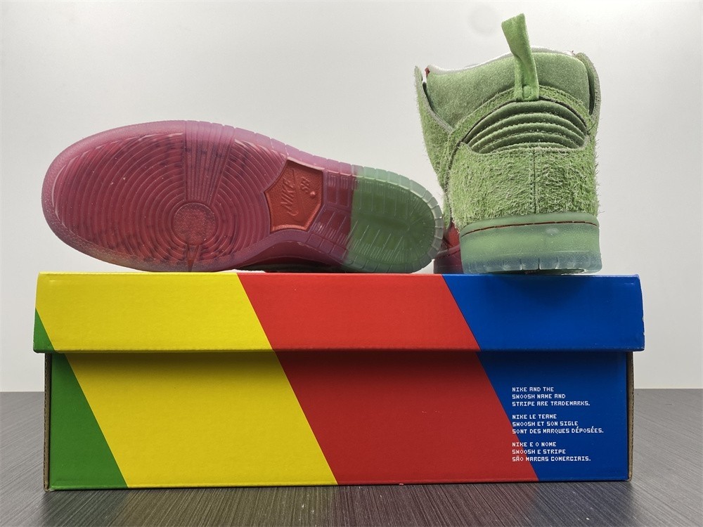 Nike SB Dunk High “Strawberry Cough" CW7093-600