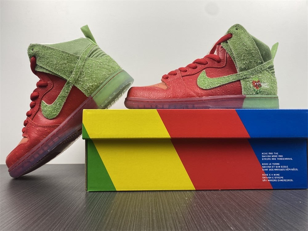 Nike SB Dunk High “Strawberry Cough" CW7093-600