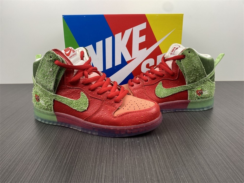 Nike SB Dunk High “Strawberry Cough" CW7093-600