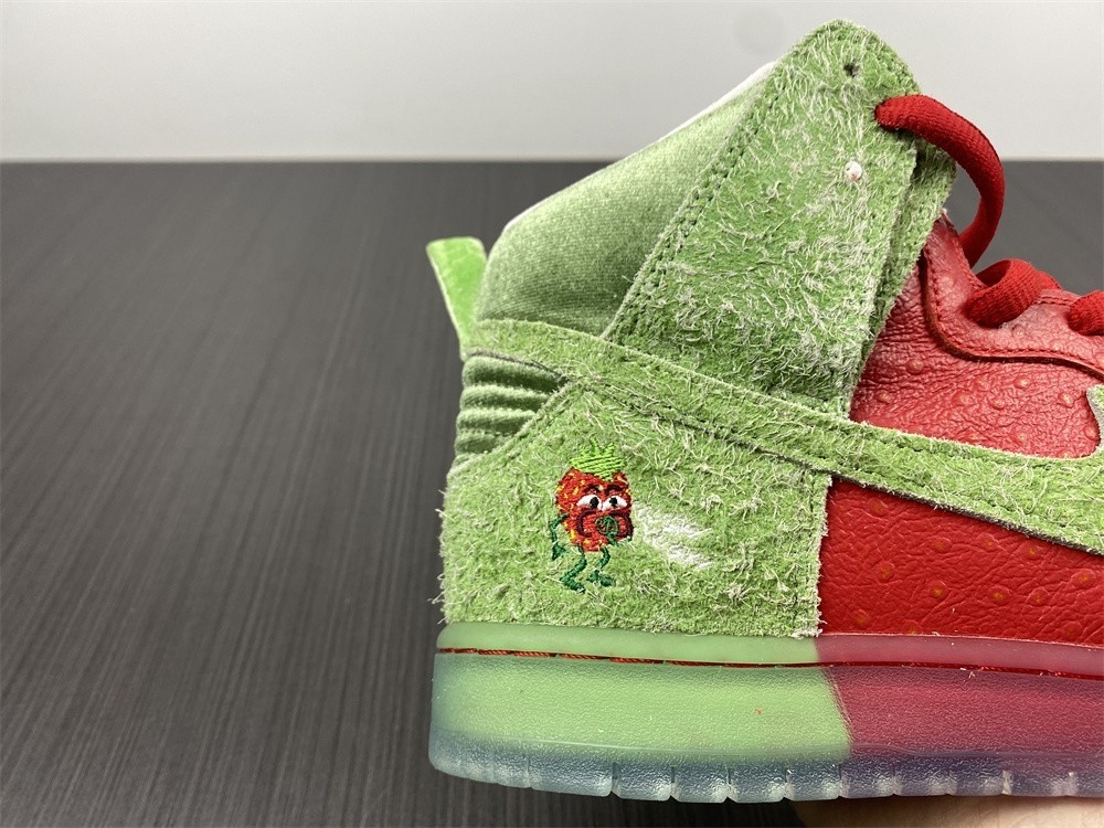 Nike SB Dunk High “Strawberry Cough" CW7093-600