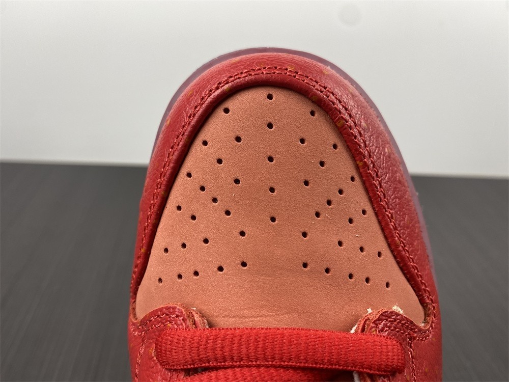 Nike SB Dunk High “Strawberry Cough" CW7093-600
