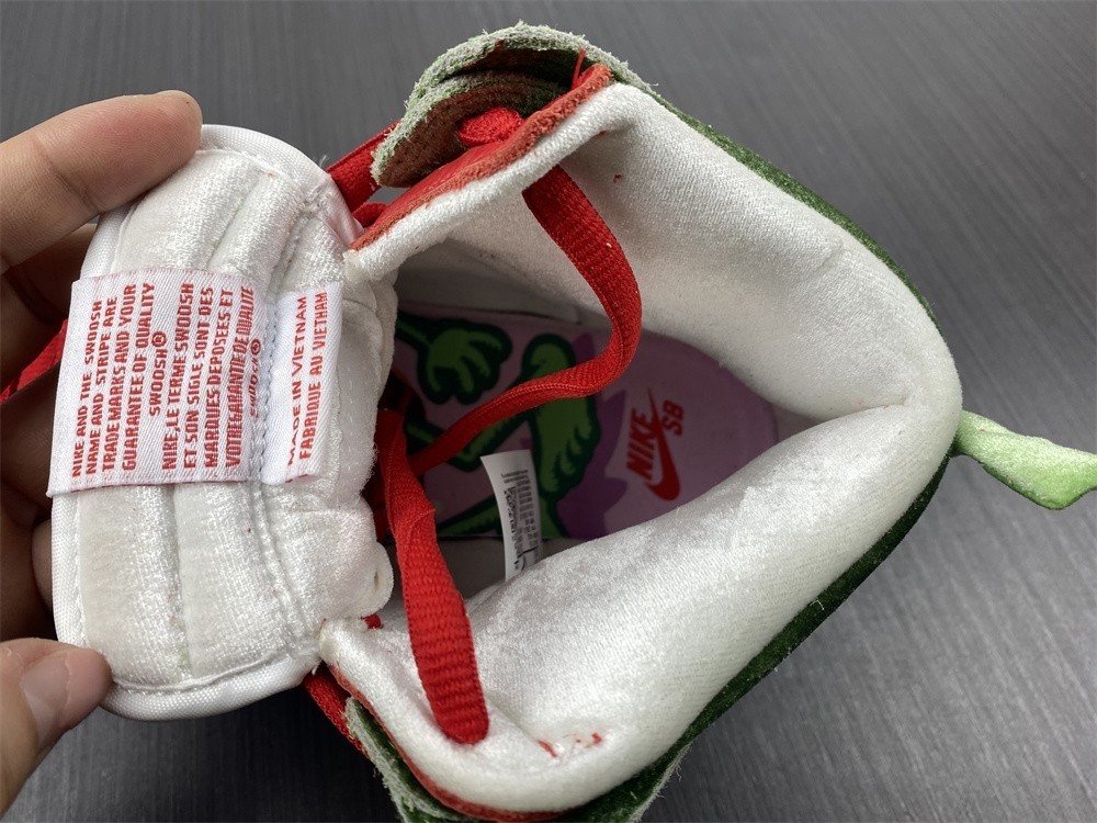 Nike SB Dunk High “Strawberry Cough" CW7093-600