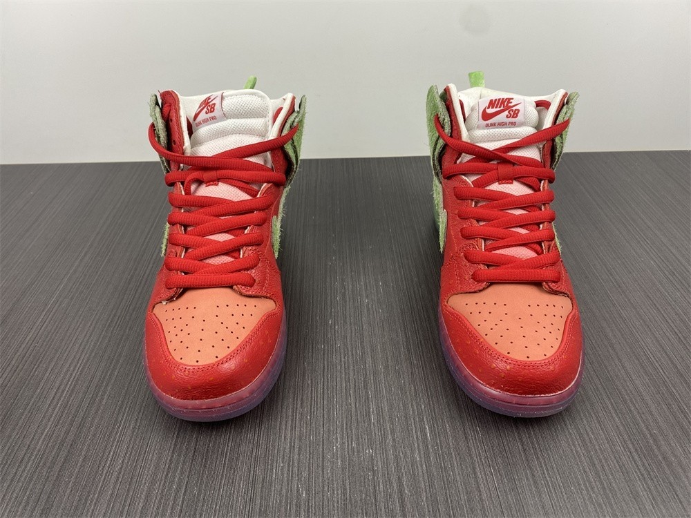 Nike SB Dunk High “Strawberry Cough" CW7093-600