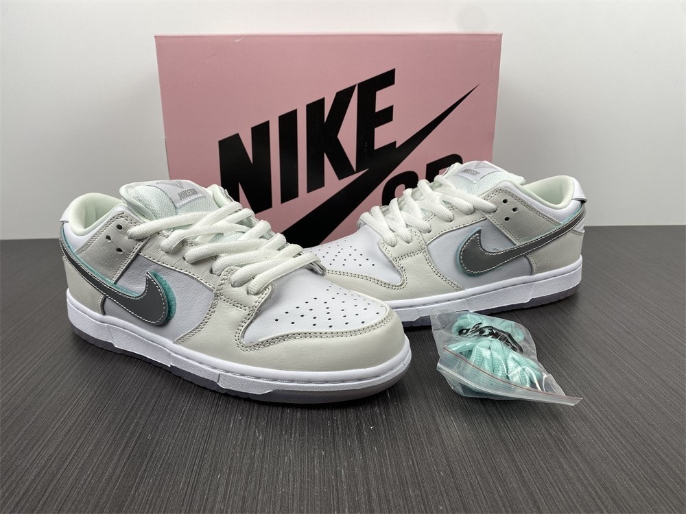 NIKE Dunk Low PRO OG SB BV1310-100