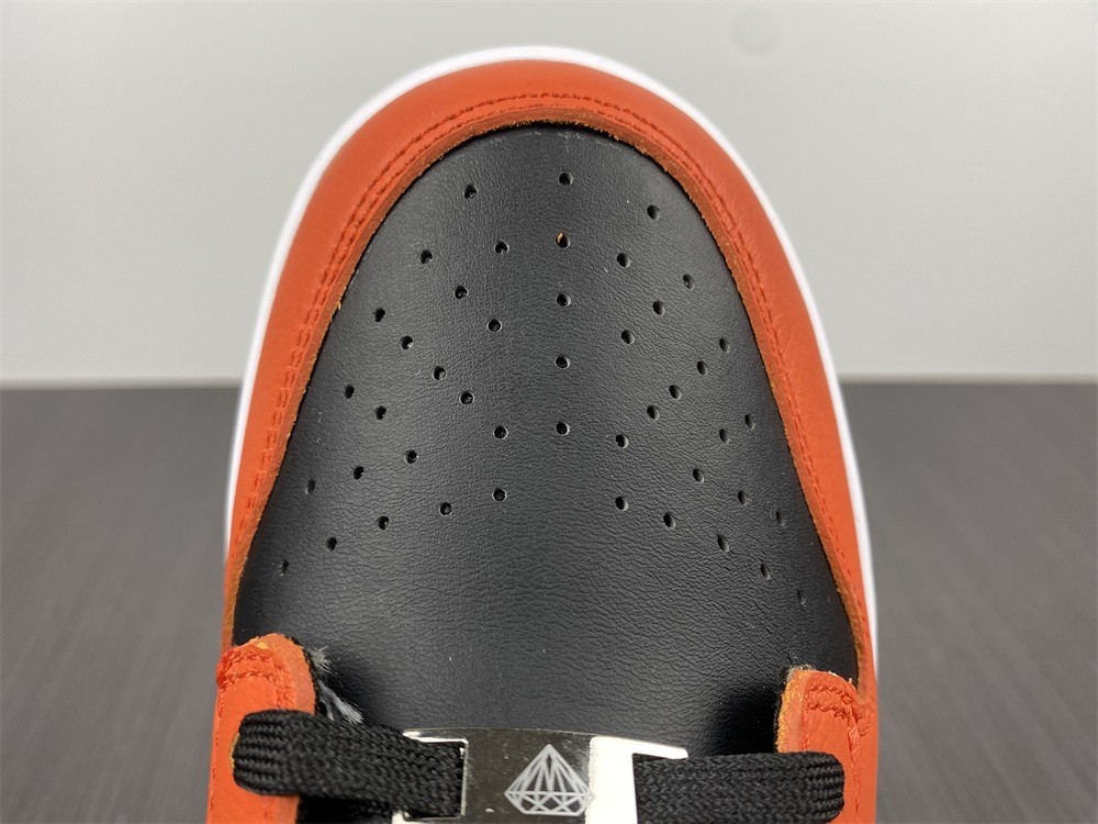Nike Dunk Low EMB NBA 75th Anniversary Knicks DD3363-002