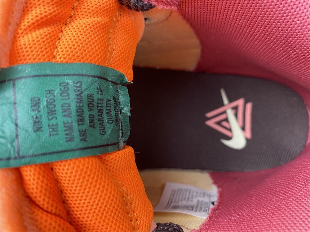 Social Status x Nk SB Dunk Mid DJ1173-700
