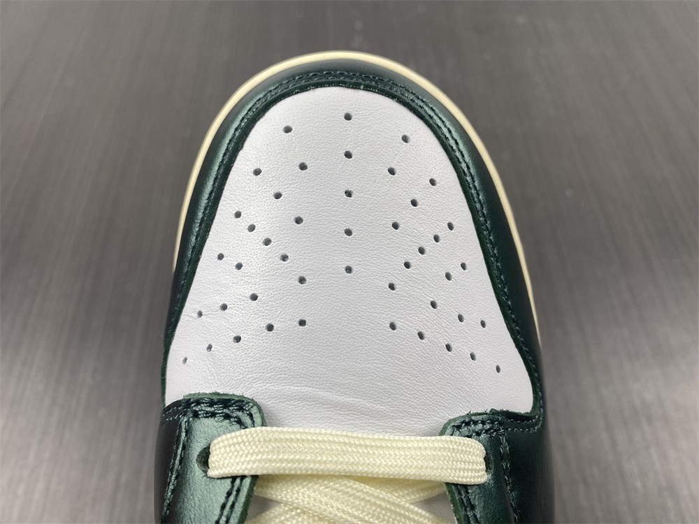 Nike Dunk Low Vintage Green (W) - DQ8580-100