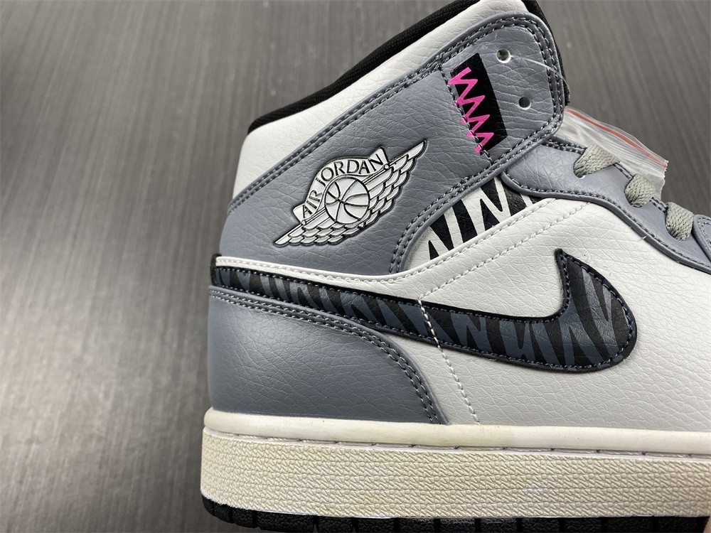 Air Jordan 1 Mid University Gold - 554724-170