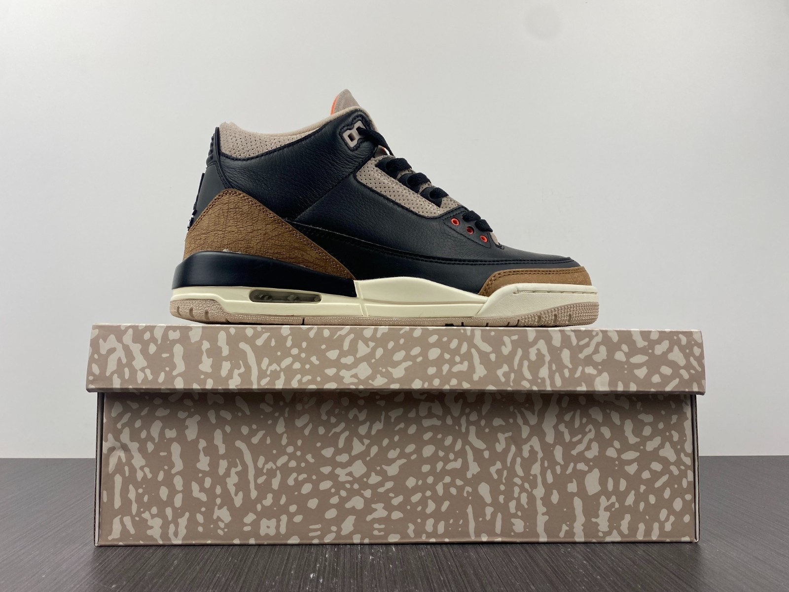 Air Jordan 3 Desert Cement CT8532-008