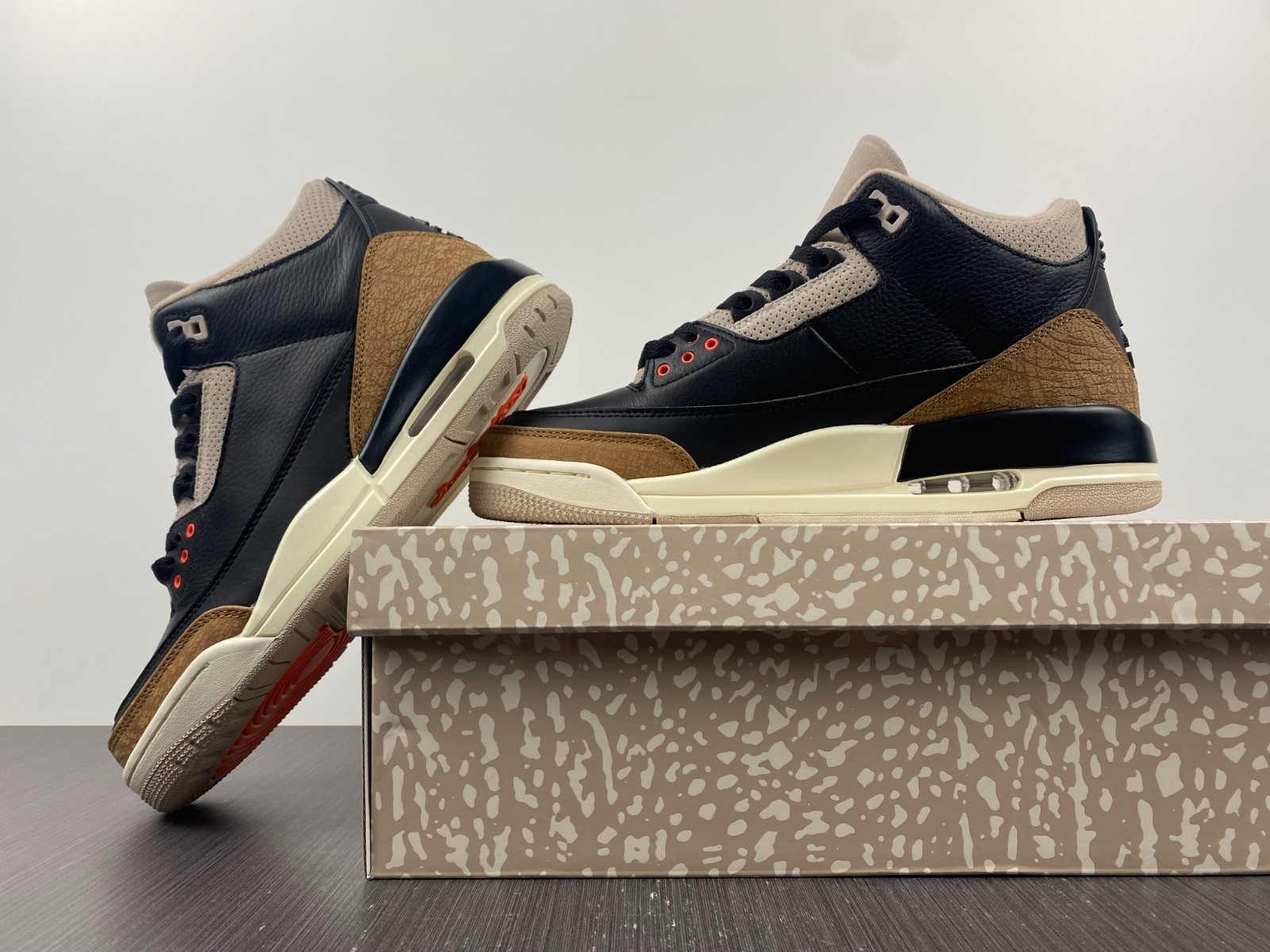 Air Jordan 3 Desert Cement CT8532-008