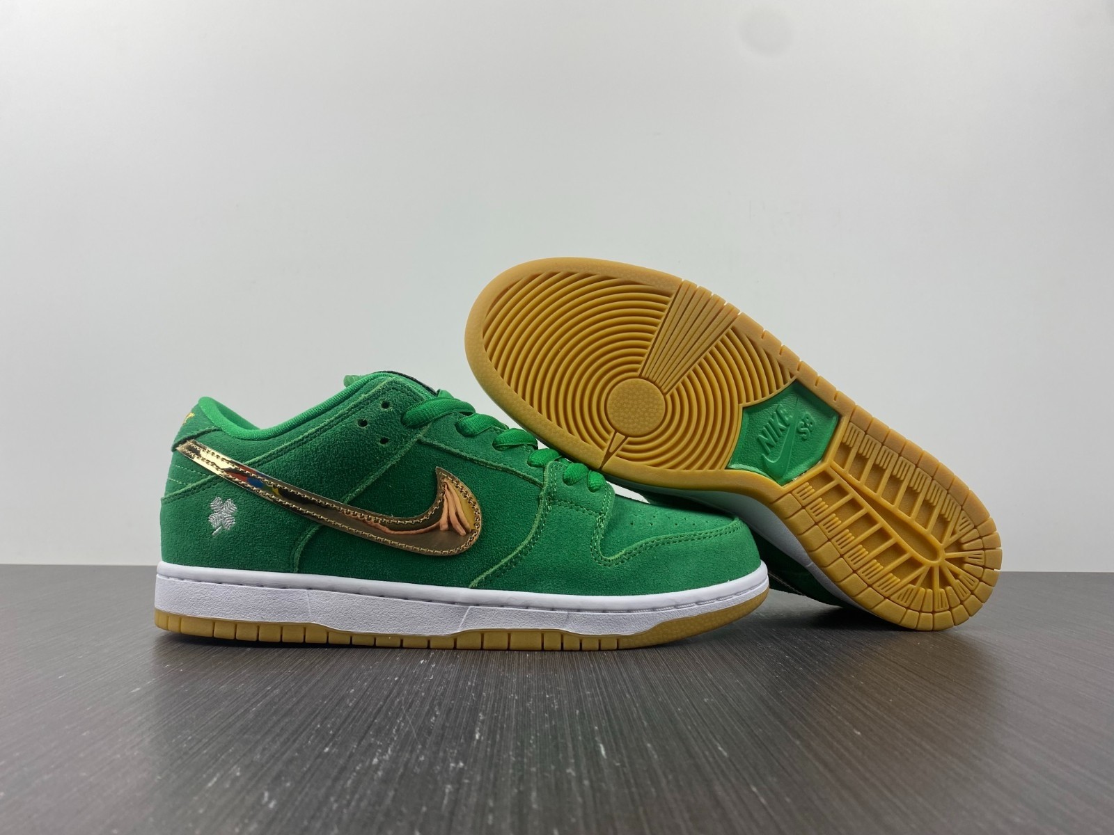 Nike SB Dunk Low St. Patrick