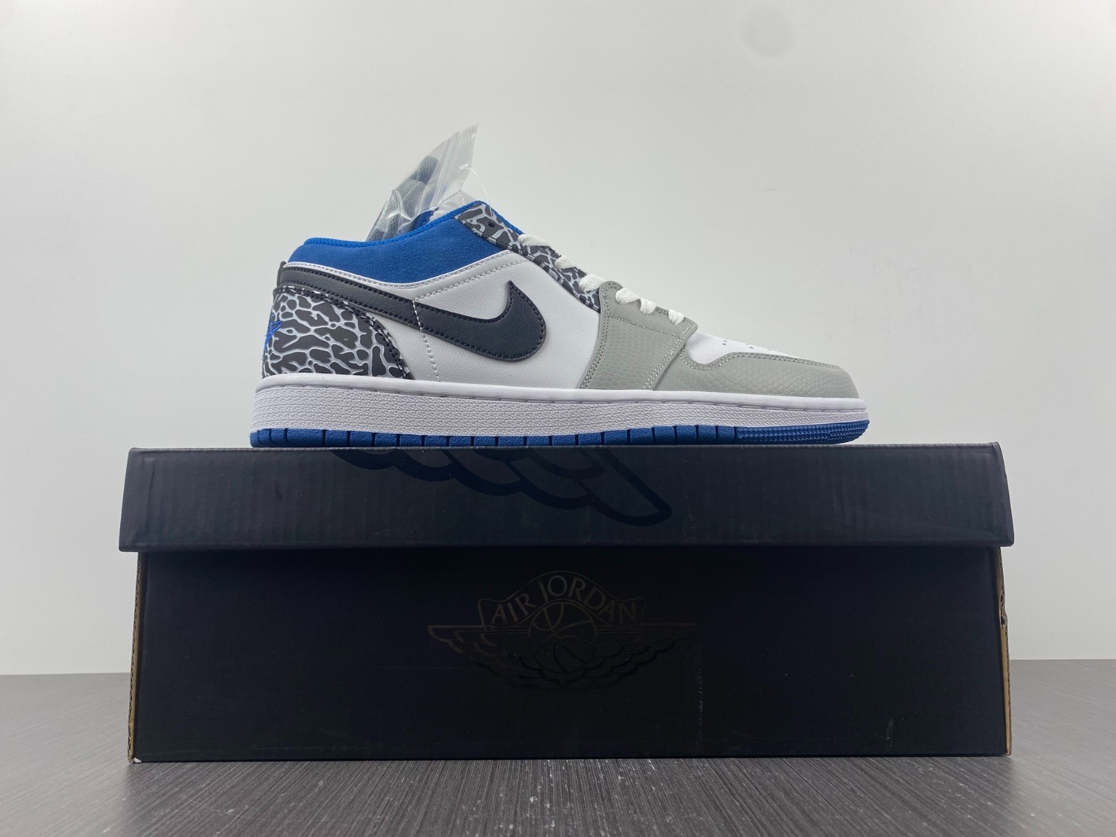 Air Jordan 1 Low SE True Blue - DM1199-140
