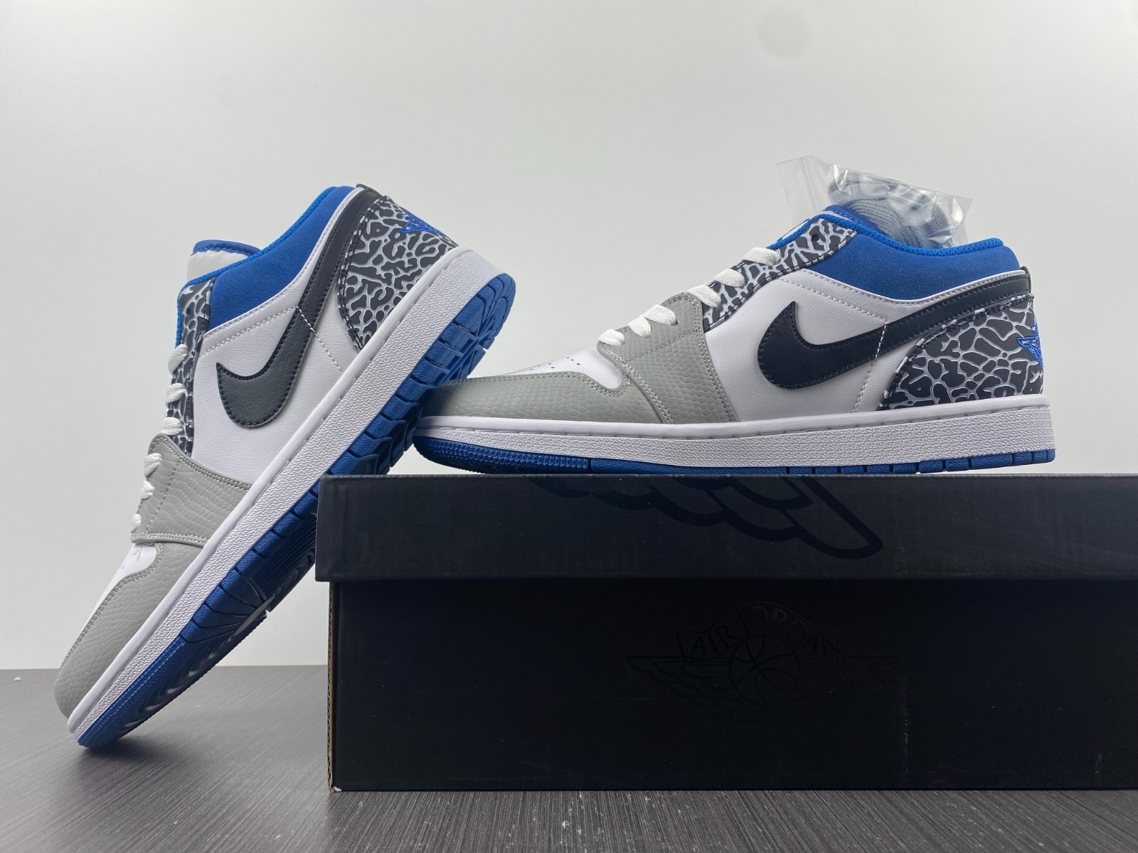 Air Jordan 1 Low SE True Blue - DM1199-140