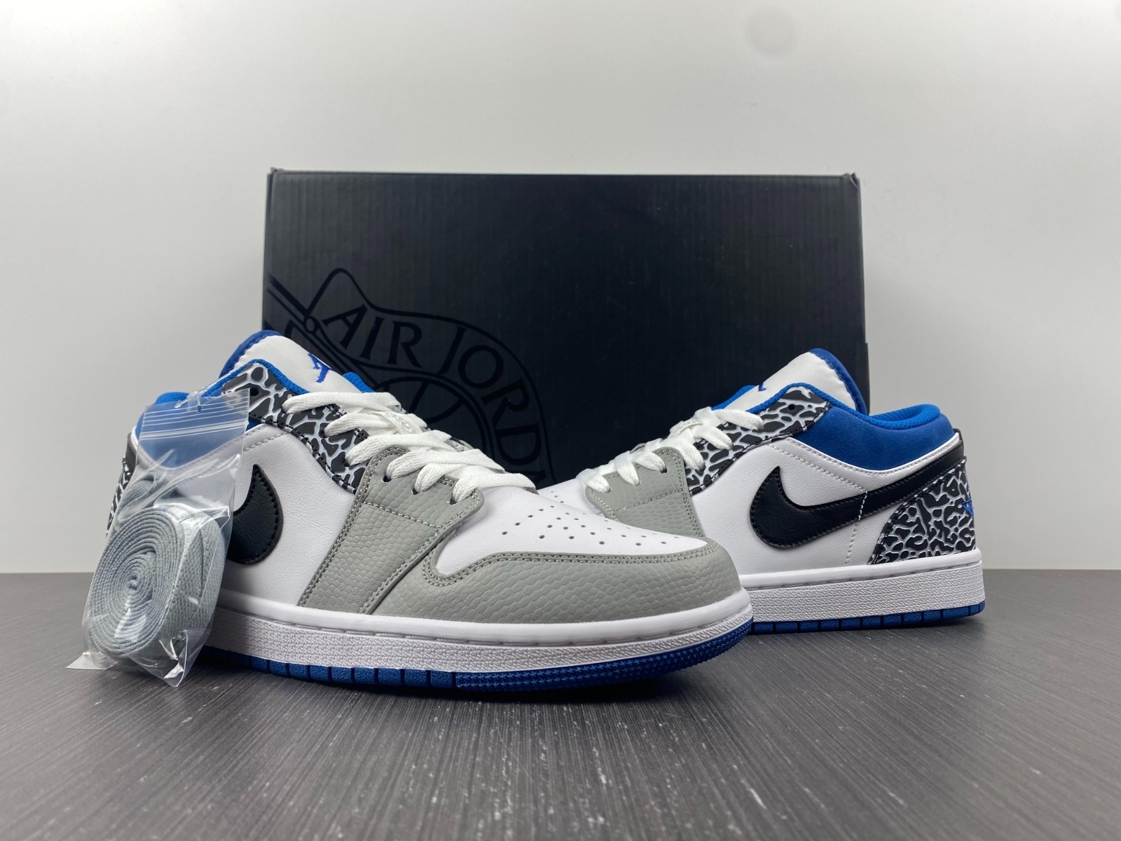 Air Jordan 1 Low SE True Blue - DM1199-140