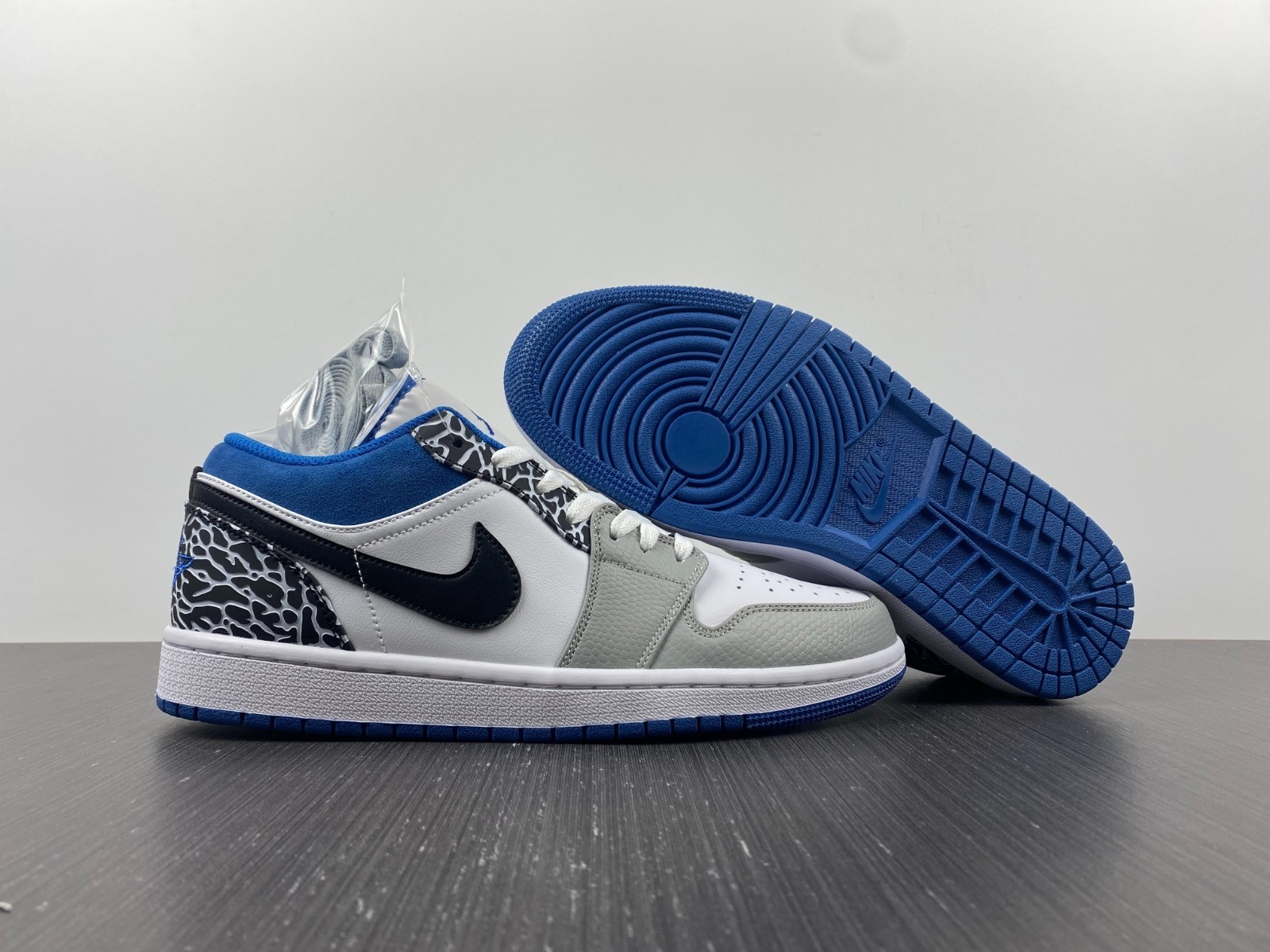 Air Jordan 1 Low SE True Blue - DM1199-140
