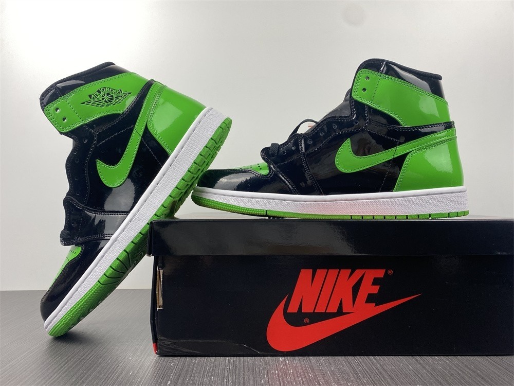 Air Jordan 1 Retro OG - 555088-030