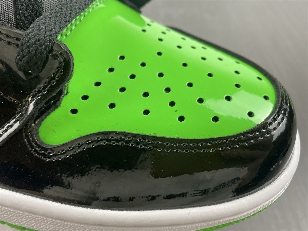 Air Jordan 1 Retro OG - 555088-030