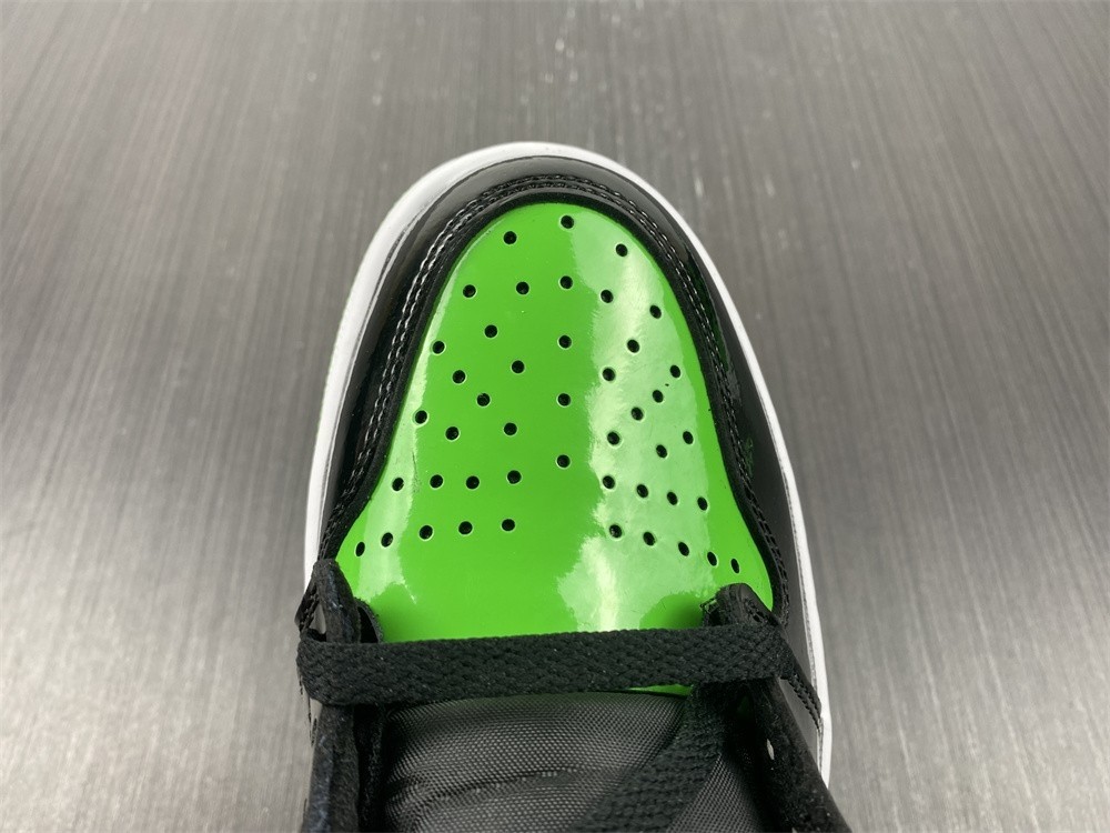Air Jordan 1 Retro OG - 555088-030
