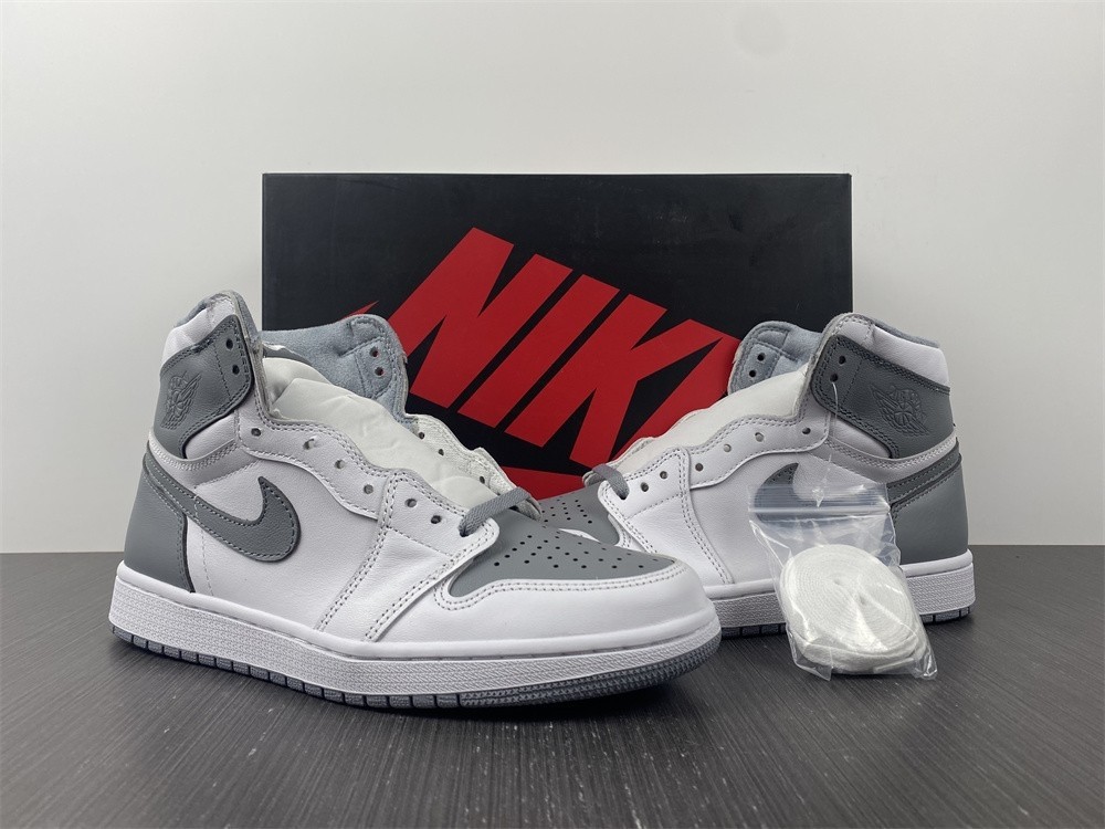 Air Jordan 1 High OG "Stealth" 555088-037