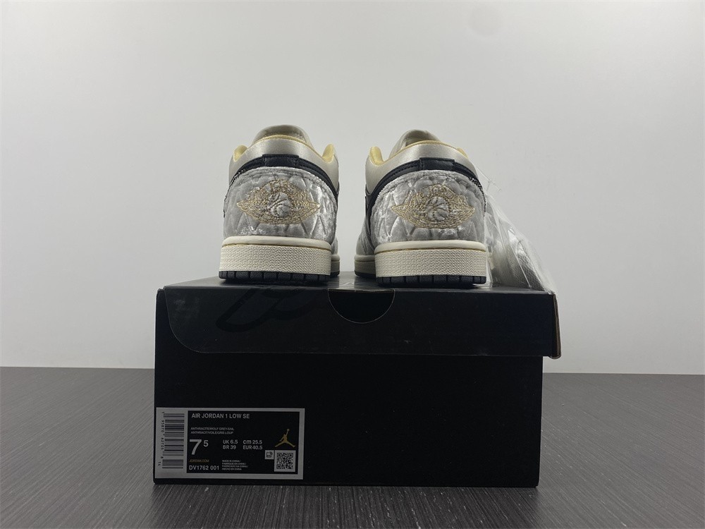 Air Jordan 1 Low Beaded Swoosh DV1762-001