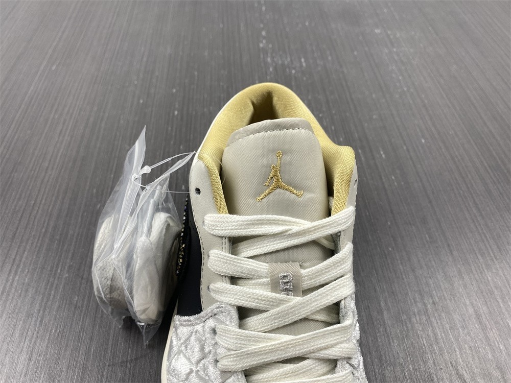 Air Jordan 1 Low Beaded Swoosh DV1762-001