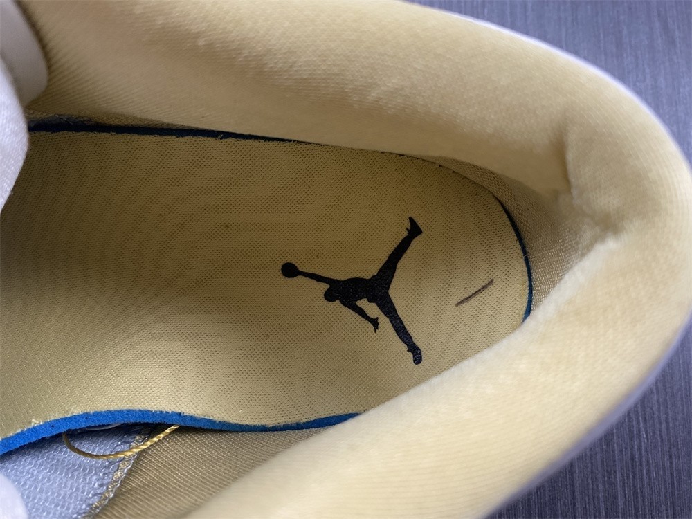 Air Jordan 1 Low Beaded Swoosh DV1762-001