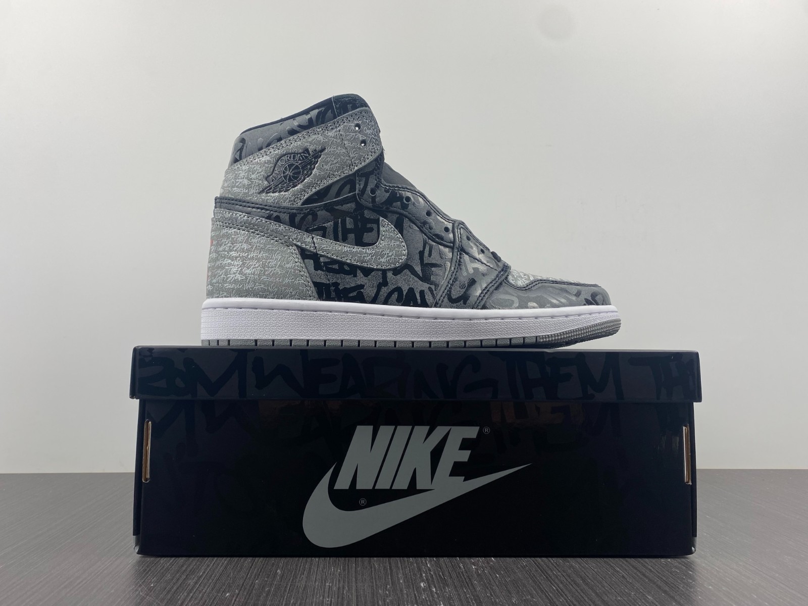 Air Jordan 1 Rebellionaire Banned 555088-036