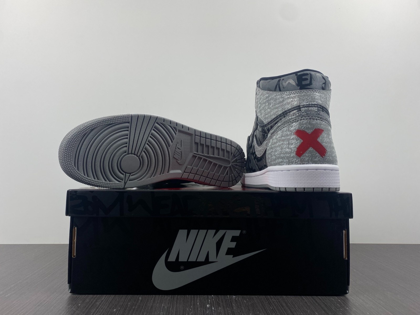 Air Jordan 1 Rebellionaire Banned 555088-036